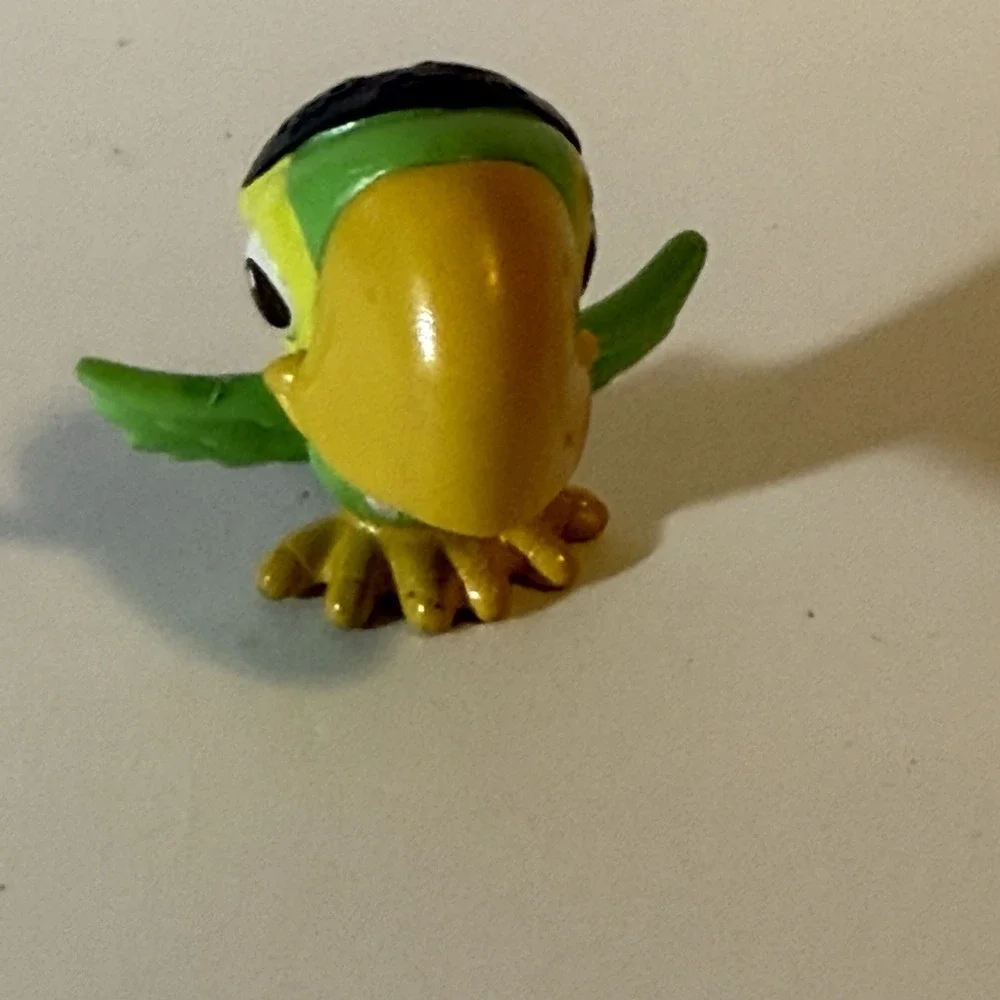 Disney Skully Parrot Figure Jake and the Neverland Pirates 1.25 Inches Tall Mini